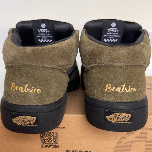 Vans Men’s Zahba Mid
Beatrice Domond Dark Olive
VN000CBSDOL
Sneakers - Picture 13 of 16